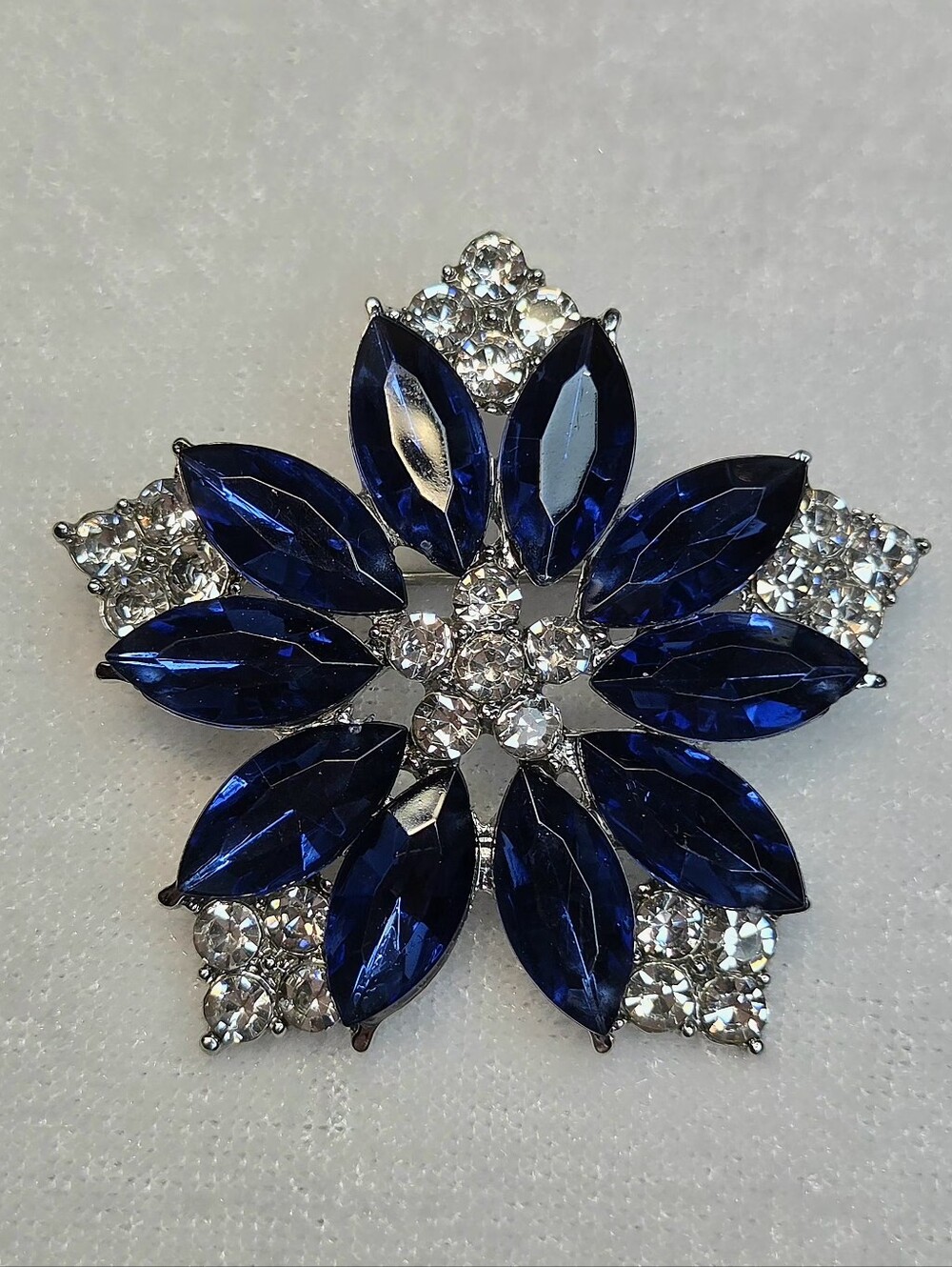 New Elegant Silver Tone Blue Crystal Flower Brooch / Pin